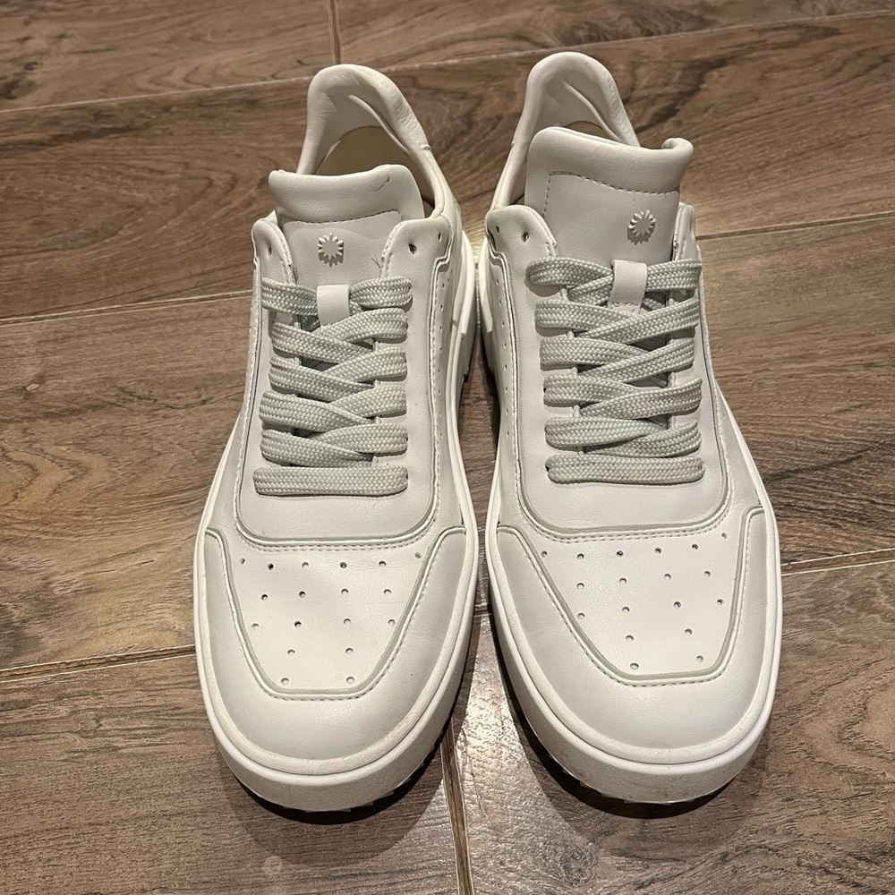 Stuart Weitzman Low Top Ryan leather shoes.